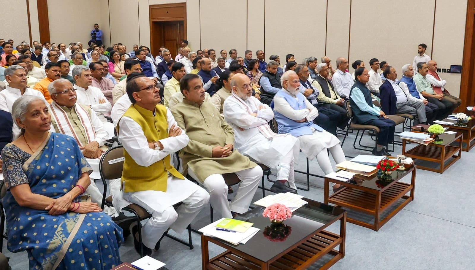 पीएम मोदी की ‘कैबिनेट मंथन’ बैठक: आम आदमी का जीवन आसान बनाने पर जोर, मंत्रियों को मिले कड़े निर्देश - न्यूज़ सर्कल इंडिया